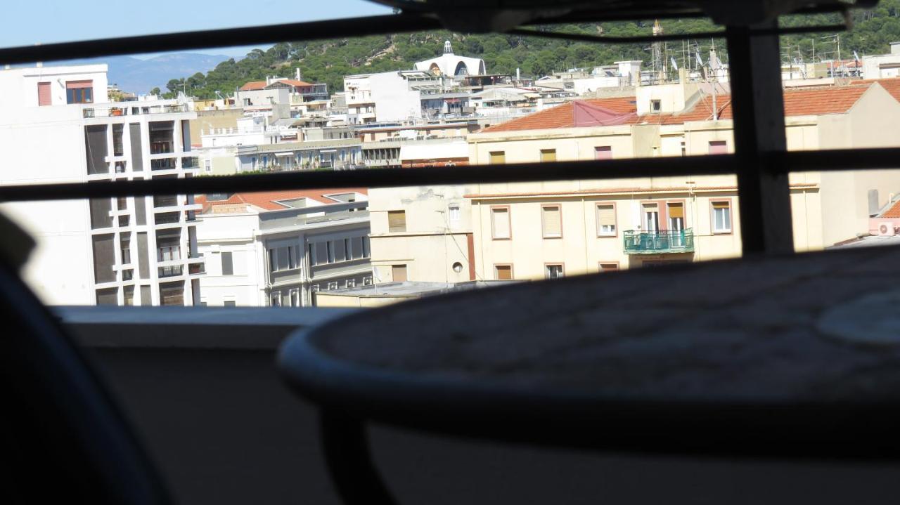 Luna Rossa Rooms Cagliari Ngoại thất bức ảnh