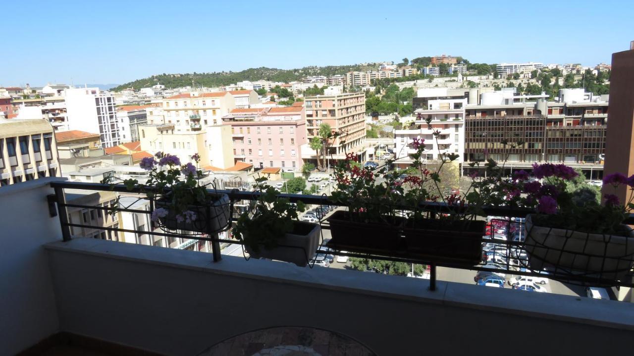Luna Rossa Rooms Cagliari Ngoại thất bức ảnh