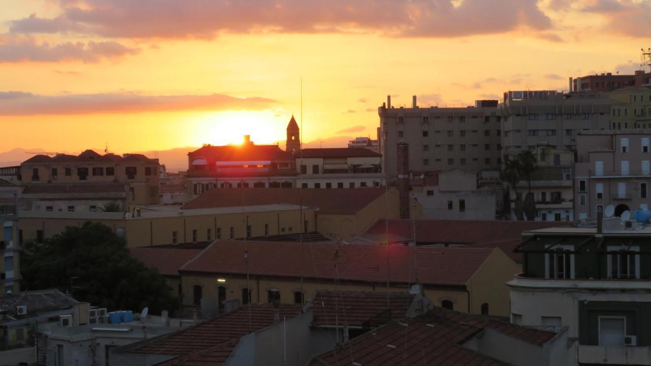 Luna Rossa Rooms Cagliari Ngoại thất bức ảnh